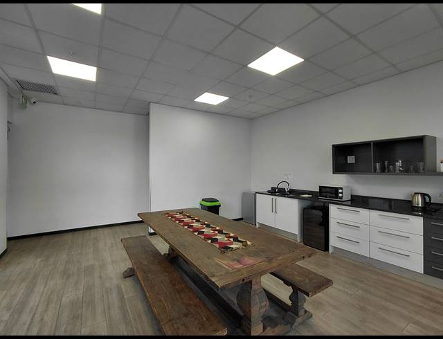 4,315M² WAREHOUSE TO LET IN POMONA